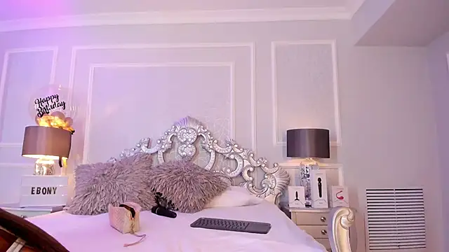 IrisJones  online show from April 15, 2026, 1:18 pm