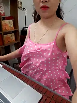 hana 2girl online show from June 8, 2026, 2:23 am