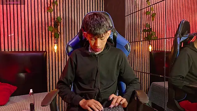 Snapshot of Tommy_Fox chatting on April 9, 2026, 1:16 pm Tommy Fox online show from April 9, 2026, 1:16 pm