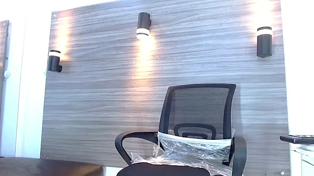 LuckyBluex online show from March 28, 2026, 5:51 am