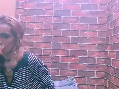 Alanadelray21 online show from April 6, 2026, 5:25 pm