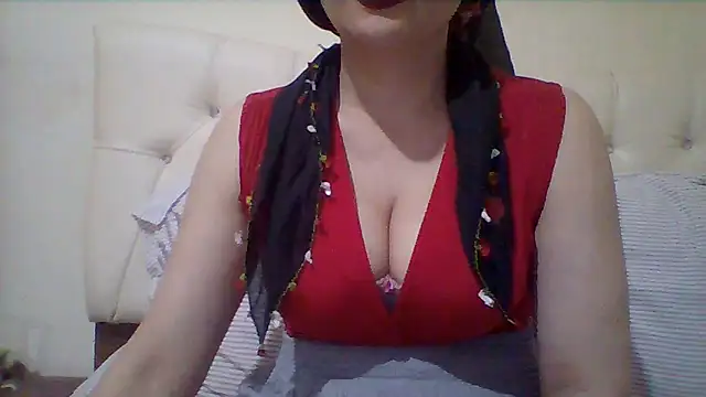 Snapshot of busex25 chatting on May 21, 2026, 9:44 pm busex25 online show from May 21, 2026, 9:44 pm