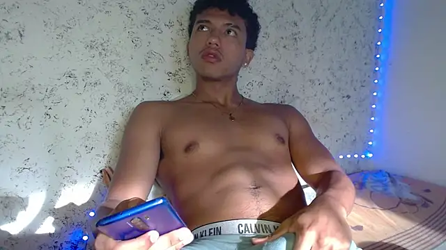 Snapshot of tonydesire_ chatting on April 15, 2026, 9:59 pm tonydesire online show from April 15, 2026, 9:59 pm