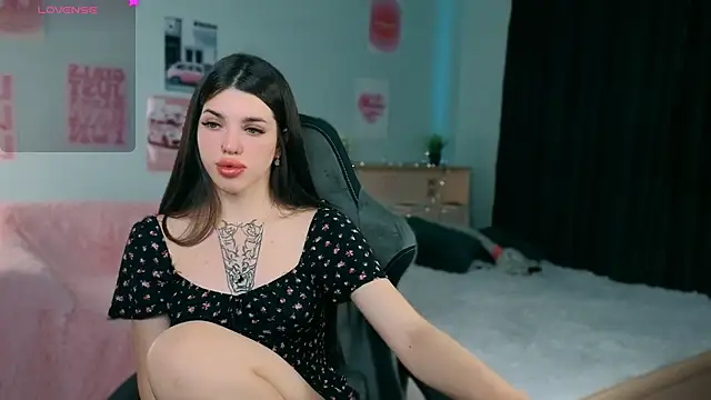 molly rettyy online show from July 2, 2026, 4:18 am