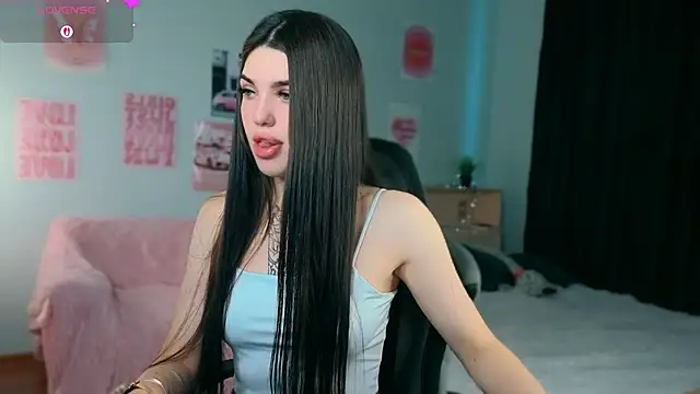 molly rettyy online show from July 8, 2026, 4:28 am