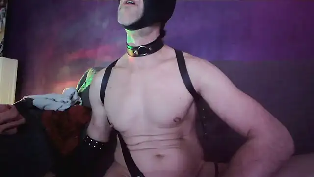 Snapshot of eldo1520 chatting on December 1, 2025, 3:22 am eldo1520 online show from December 1, 2025, 3:22 am