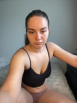 Snapshot of DominaDora17 chatting on May 4, 2026, 8:32 am DominaDora17 online show from May 4, 2026, 8:32 am