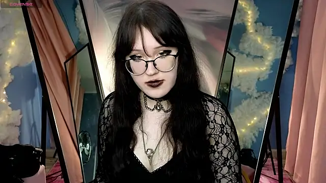 Laura  Wilson online show from April 3, 2026, 2:15 pm