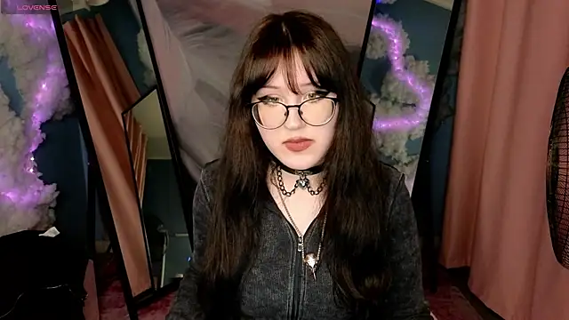 Laura  Wilson online show from April 8, 2026, 1:55 pm