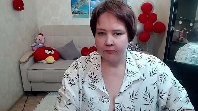 QUEEN02030 online show from April 13, 2026, 9:37 am