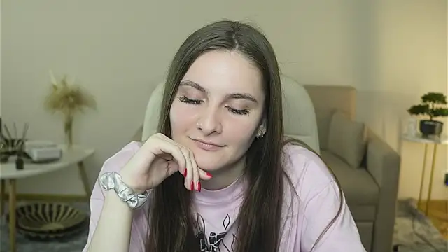 GwennElena online show from March 31, 2026, 7:09 am