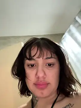 Abrildqquino online show from May 5, 2026, 3:14 am