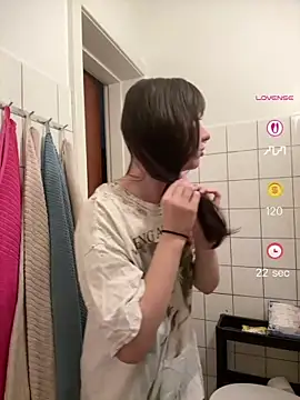 CutieTracer online show from July 15, 2026, 6:02 pm