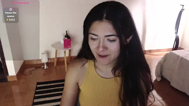 FreyaRouge online show from April 9, 2026, 2:44 pm