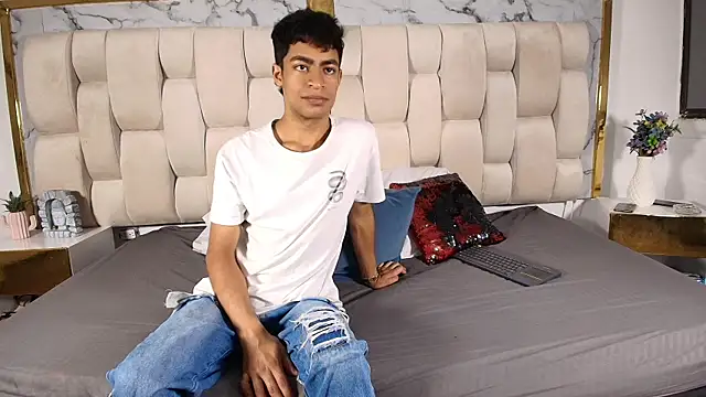 LuckandSamuel online show from April 19, 2026, 2:55 am
