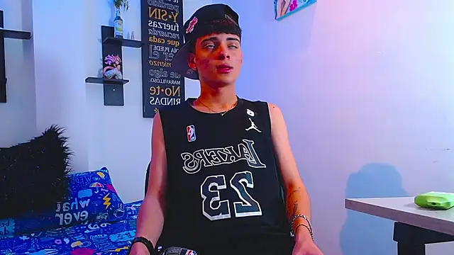 milo hot  online show from April 7, 2026, 7:03 pm