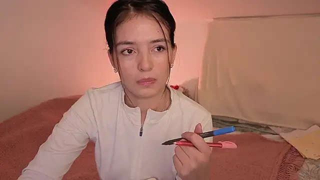 AMELIEEEX online show from April 15, 2026, 6:53 am