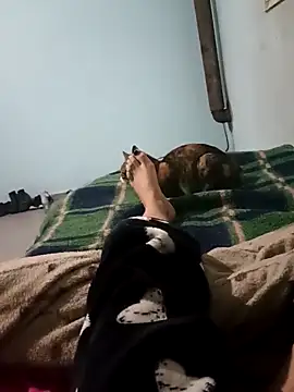 Skinnygirljulie online show from April 5, 2026, 3:04 am