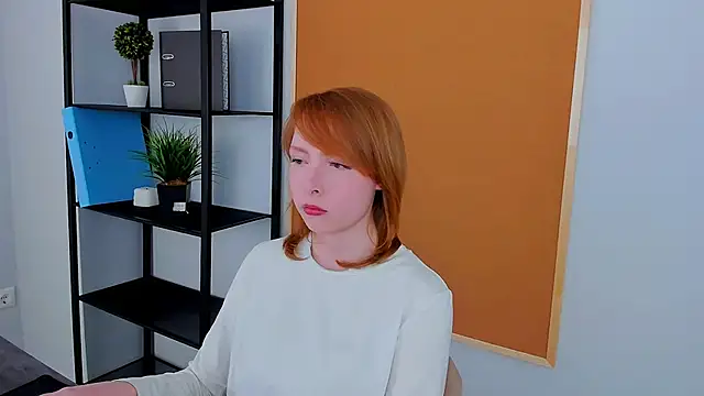 Snapshot of CherryCrushLove chatting on April 4, 2026, 6:44 am CherryCrushLove online show from April 4, 2026, 6:44 am