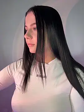 L0LA XO online show from April 12, 2026, 1:38 pm