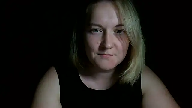 Snapshot of TinaKittyX chatting on May 11, 2026, 8:17 pm TinaKittyX online show from May 11, 2026, 8:17 pm