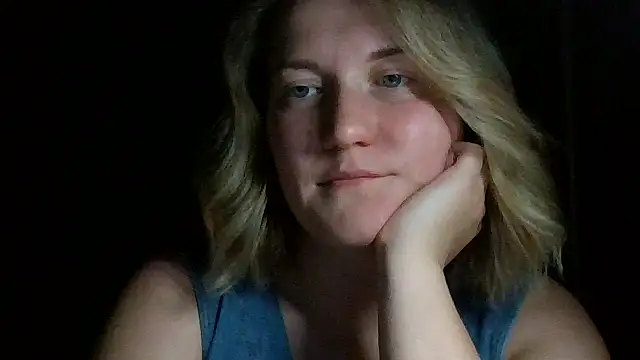 Snapshot of TinaKittyX chatting on May 13, 2026, 8:49 pm TinaKittyX online show from May 13, 2026, 8:49 pm