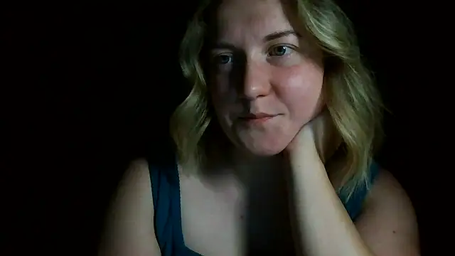 Snapshot of TinaKittyX chatting on May 16, 2026, 8:29 pm TinaKittyX online show from May 16, 2026, 8:29 pm