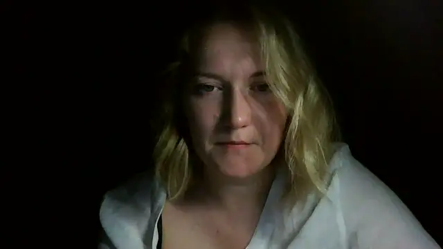 Snapshot of TinaKittyX chatting on May 17, 2026, 8:49 pm TinaKittyX online show from May 17, 2026, 8:49 pm