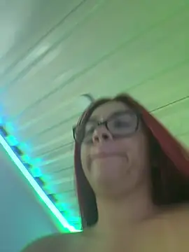 Snapshot of TiffanySton chatting on April 6, 2026, 12:52 am TiffanySton online show from April 6, 2026, 12:52 am