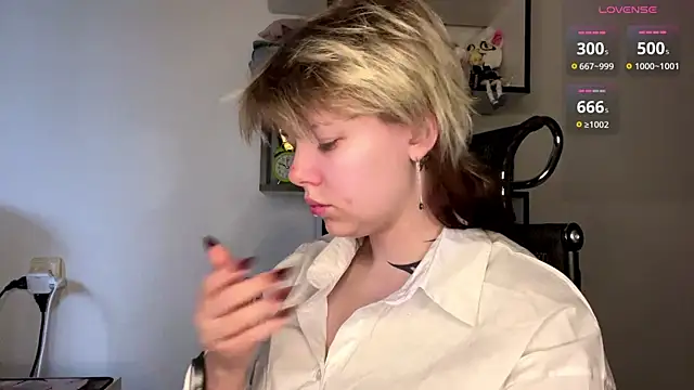 MadalynNosel online show from April 7, 2026, 7:09 am