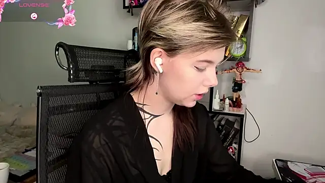 MadalynNosel online show from May 24, 2026, 7:02 am