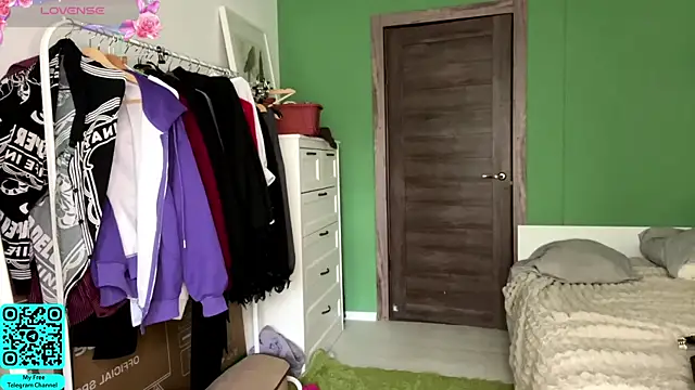 MadalynNosel online show from May 27, 2026, 7:05 am