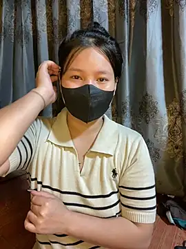 Mely2005 online show from April 7, 2026, 1:06 am