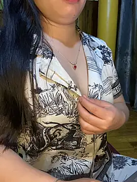 Mely2005 online show from April 23, 2026, 1:40 am