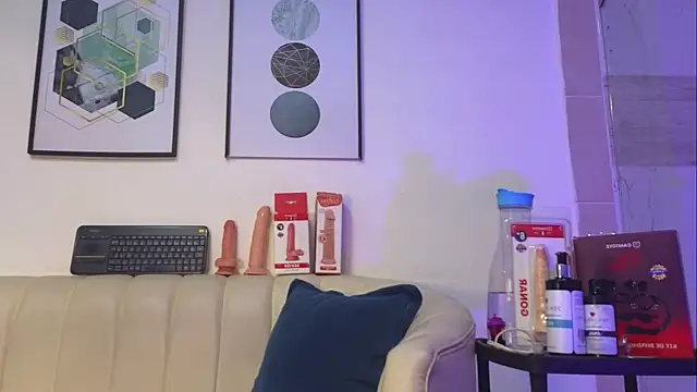 BellaWilliams  online show from July 17, 2026, 7:52 pm