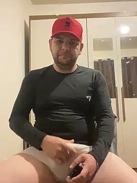 rafael1321 online show from May 12, 2026, 11:24 pm