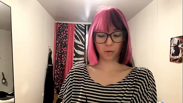 Snapshot of WifeAileen chatting on April 7, 2026, 6:36 am WifeAileen online show from April 7, 2026, 6:36 am