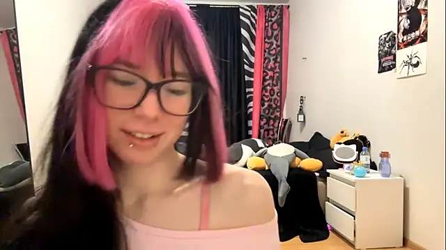 Snapshot of WifeAileen chatting on April 10, 2026, 6:51 am WifeAileen online show from April 10, 2026, 6:51 am