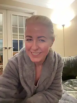 Laylaskyexx online show from April 15, 2026, 4:41 am