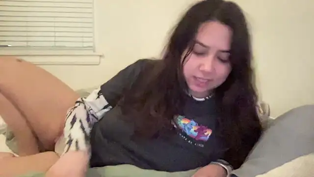 ariaxm00n online show from April 5, 2026, 7:05 am