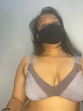 Snapshot of Monika_6999 chatting on May 10, 2026, 7:35 am Monika 6999 online show from May 10, 2026, 7:35 am