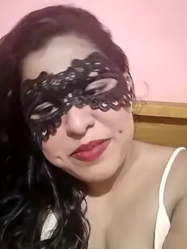 Snapshot of Maskedcurves chatting on April 4, 2026, 7:44 pm Maskedcurves online show from April 4, 2026, 7:44 pm