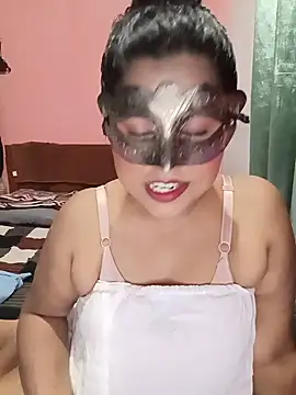 Maskedcurves online show from June 25, 2026, 5:39 pm
