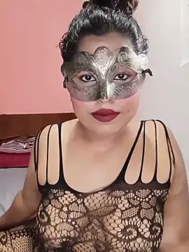 Maskedcurves online show from June 29, 2026, 9:04 am