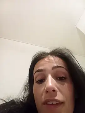 Lolaa92i online show from April 15, 2026, 12:28 am