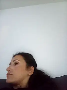 Lolaa92i online show from April 16, 2026, 12:33 am