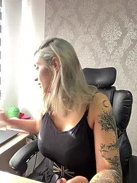 Snapshot of Isabella_varella- chatting on July 15, 2026, 12:54 pm Isabella varella- online show from July 15, 2026, 12:54 pm