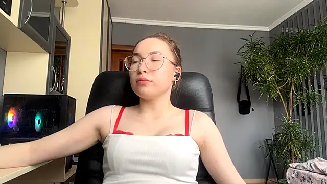 Snapshot of Milaissocute chatting on April 23, 2026, 11:20 am Milaissocute online show from April 23, 2026, 11:20 am