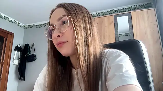 Snapshot of Milaissocute chatting on April 25, 2026, 1:41 pm Milaissocute online show from April 25, 2026, 1:41 pm