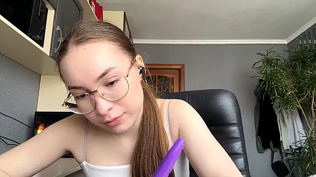Snapshot of Milaissocute chatting on May 14, 2026, 11:17 am Milaissocute online show from May 14, 2026, 11:17 am